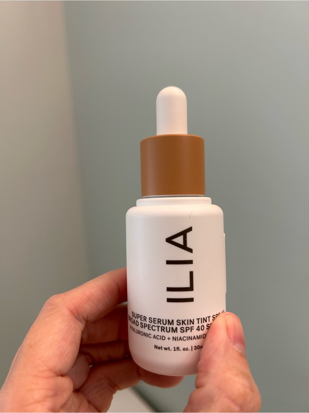 ILIA Serum Skin Tint ST Bom Bom swatched